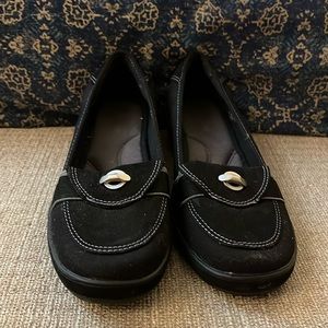 Women’s grasshopper flats, size 7W